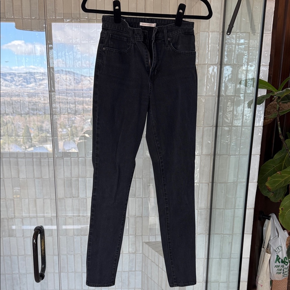 Levi’s 721 high rise skinny jeans